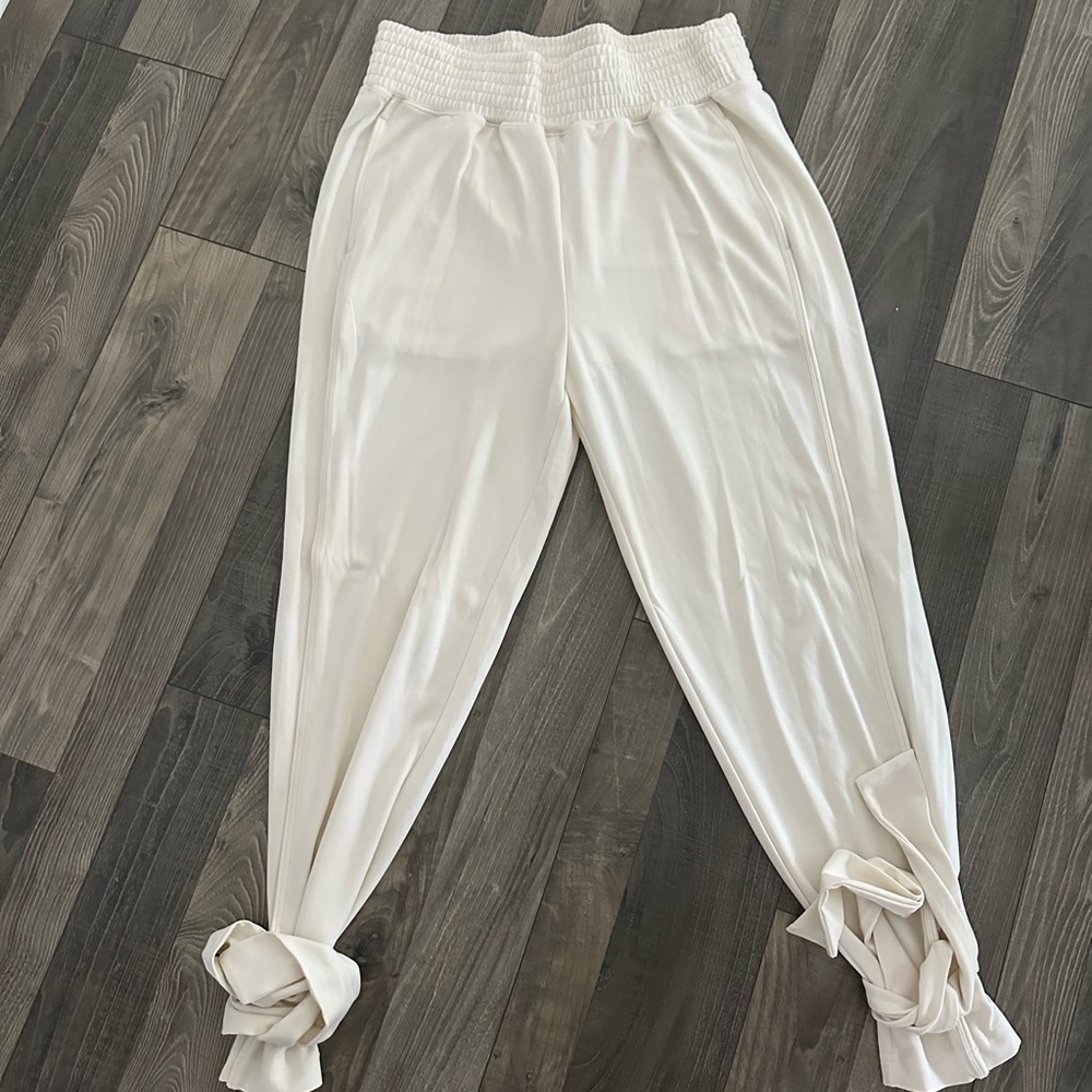 Aerie jumper pants with ties around ankles and built in shorts